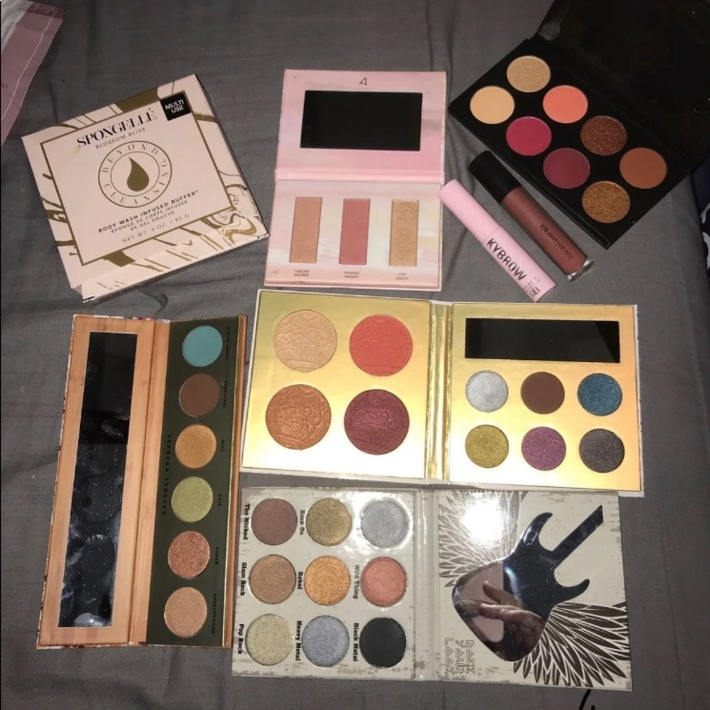 8 piece Makeup Bundle / Lot